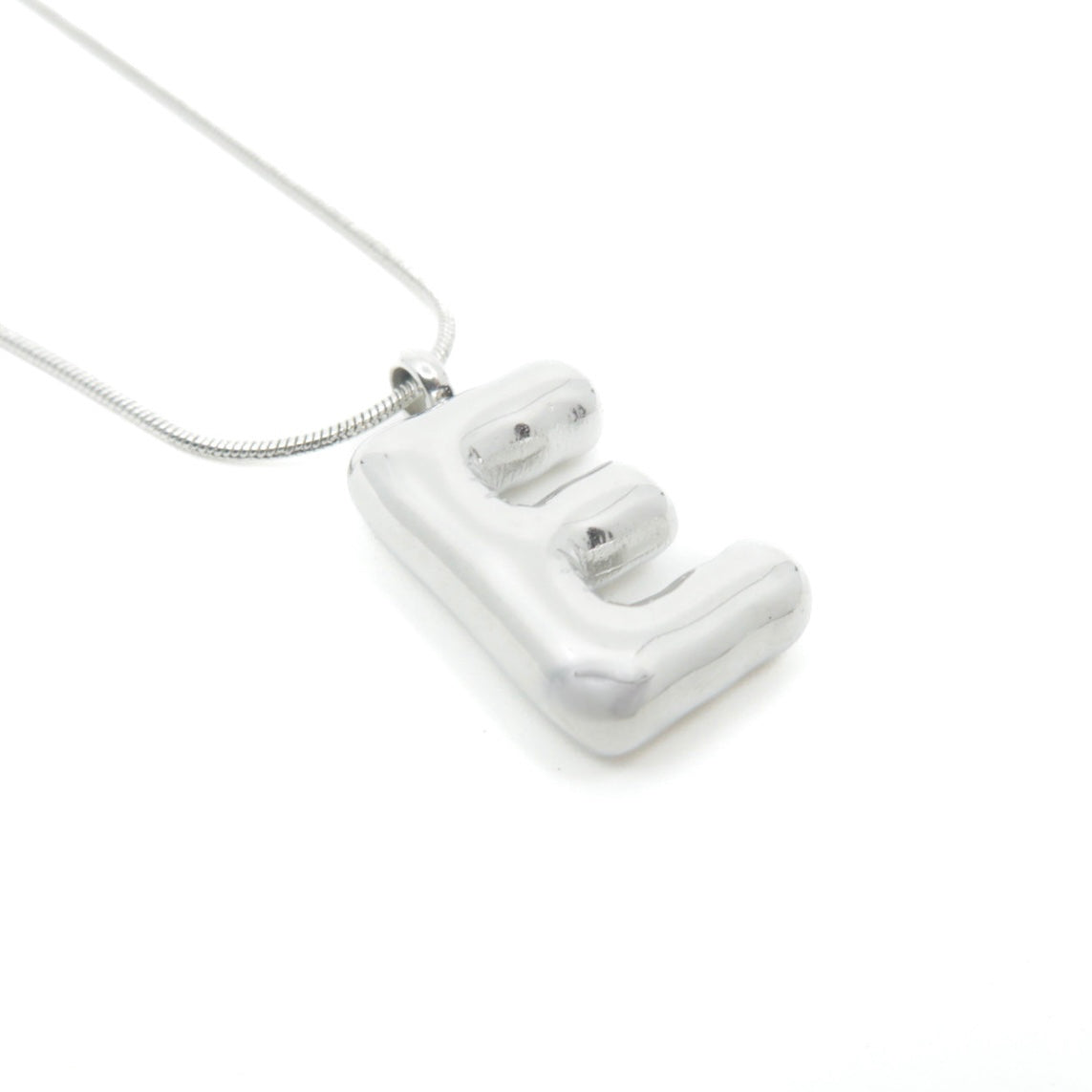 Hálsmen með upphafsstaf